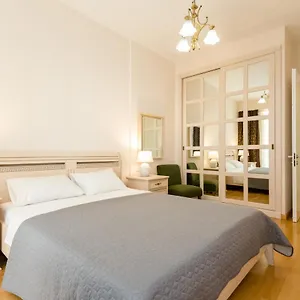 Downtown Two-bedroom Ll Apartment